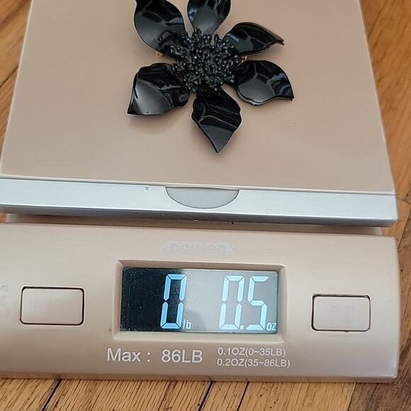 Vintage Black Lucite Sunflower Brooch Pin Boho Cottage Goth Mod Preppy Retro - Picture 5 of 5